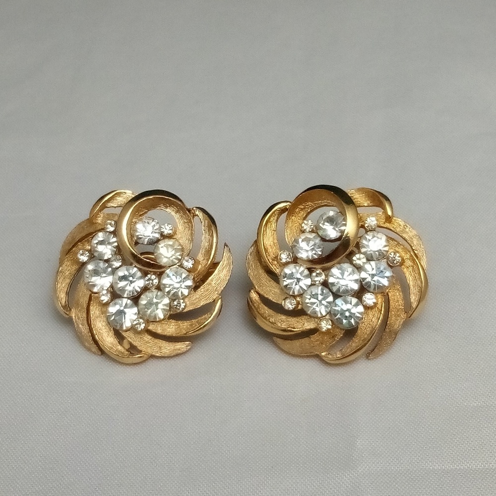 Vintage Crown Trifari Gold Rhinestone Earrings